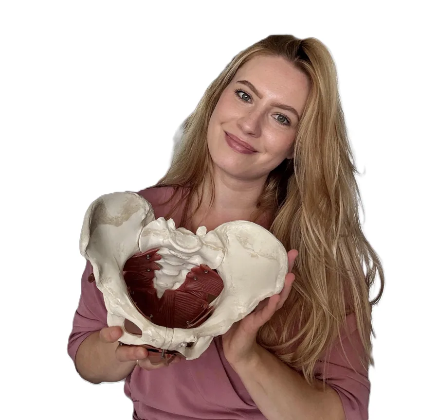 Sandra Rymsza-Stępniak z anatomicznym modelem miednicy